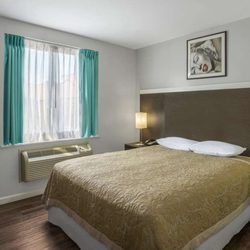 Super 8 by Wyndham Brooklyn / Park Slope Hotel - Guest room