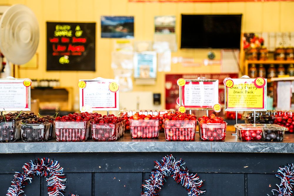 Rennhack Orchards Market Logo