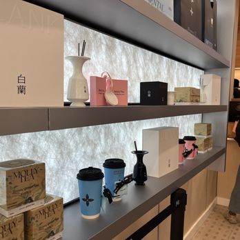 Molly Tea - Interior - Bubble Tea Near Me - Sunnyvale, California Molly Tea - Interior - Bubble Tea Near Me - Sunnyvale, California