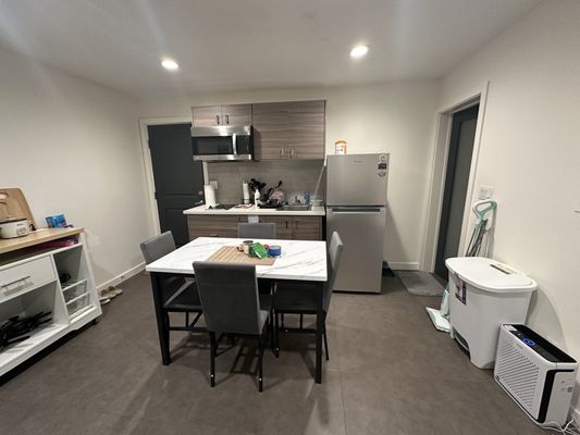 Hollywood Off Vine (Hov) by null