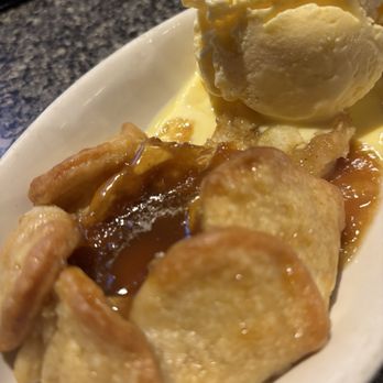 Shaken - Apple pie "flower" and vanilla ice cream - New American Near Me - Eatonville, Washington Shaken - Apple pie "flower" and vanilla ice cream - New American Near Me - Eatonville, Washington