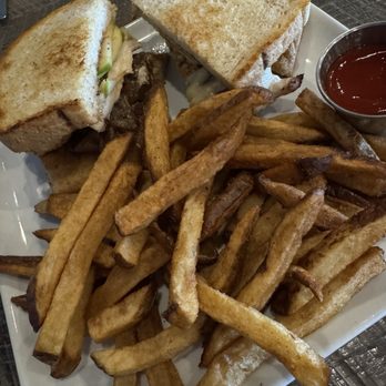 Craft 96 Draught House + Kitchen - Chicken Apple Brie sandwhich - American Near Me - League City, Texas Craft 96 Draught House + Kitchen - Chicken Apple Brie sandwhich - American Near Me - League City, Texas