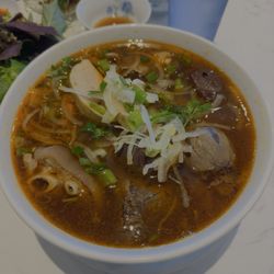 V Restaurant & Lounge - Bun Bo Hue