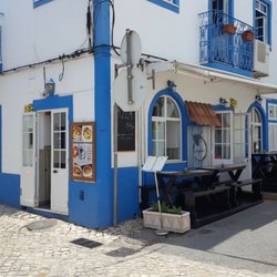 Angolo 1 - Cute little restaurant... On a beautiful street..