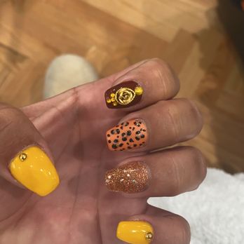 Lumera Nail Salon - Nail Salons Near Me - Chicago, Illinois Lumera Nail Salon - Nail Salons Near Me - Chicago, Illinois