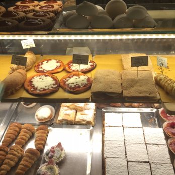 Pasticceria Roxy Bar - They have so many treats! Sweet and savory... - Desserts Near Me - Ponsacco, PI