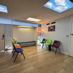 Huntington Health Physicians - Descanso Pediatrics - Descanso Pediatrics Waiting Room "Well Side"
