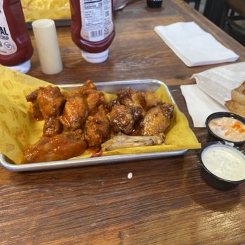 Topher's Rock 'N Roll Grill - Topher's Wings Lunch, Topher's Legendary Onion Rings - Burgers Near Me - Hattiesburg, Mississippi Topher's Rock 'N Roll Grill - Topher's Wings Lunch, Topher's Legendary Onion Rings - Burgers Near Me - Hattiesburg, Mississippi