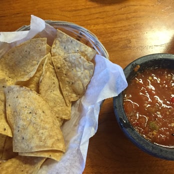 La Quebrada - Warm and very spicy salsa and chips - Mexican Near Me - Aurora, Illinois