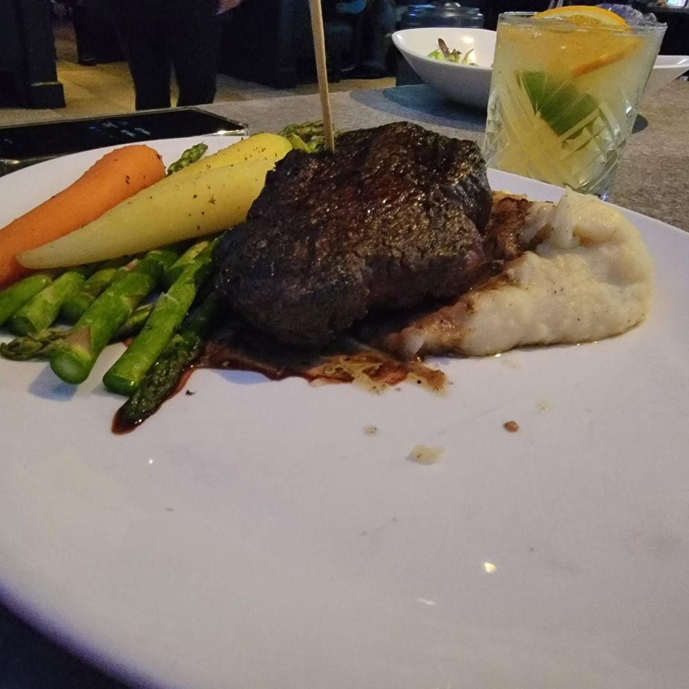 Yard House - Filet with mash and veg - New American Near Me - Carlsbad, California Yard House - Filet with mash and veg - New American Near Me - Carlsbad, California