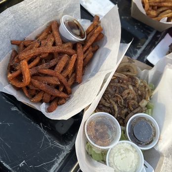 Box Burger - Sweet potato fries, Bourbon cream burger, no bun. - Food Trucks Near Me