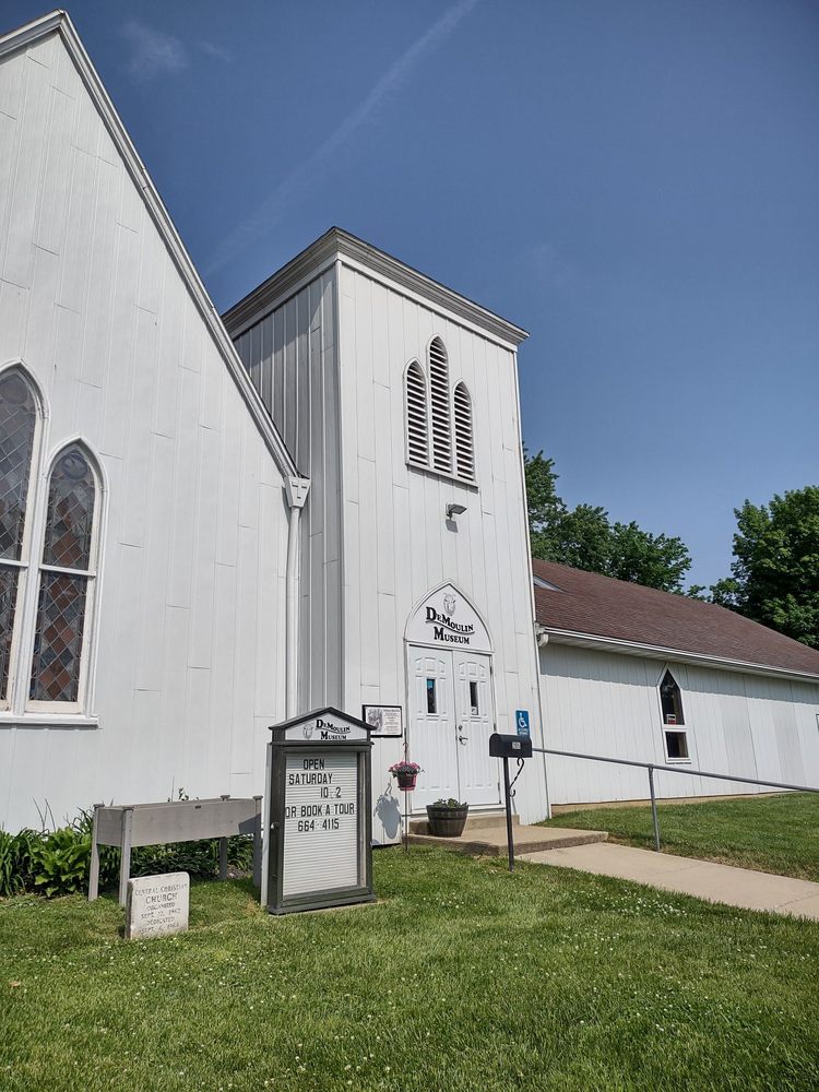 Social spots from DeMoulin Museum