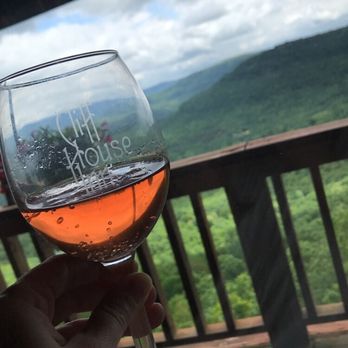 Cliff House Inn - BYOB -very nice about bringing you glasses - Hotels Near Me - Jasper, Arkansas