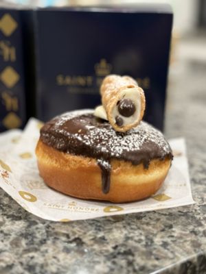 Saint Honoré Doughnuts & Beignets by null