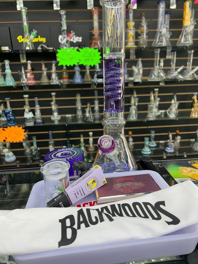 EVOLVE SMOKE SHOP OF ST. PETE Updated September 2024 15 Photos