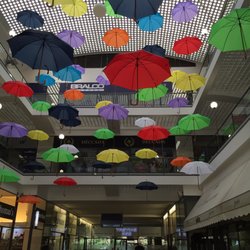 Cerna Ruze - Shopping Center - Vchod z ulice Panska