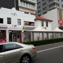 Lee Chef Restaurant - Outside the restaurant