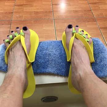 Summit Spa Nails - Letting the little piggies dry. - Nail Salons Near Me - Silverthorne, Colorado