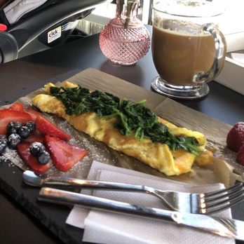 Chilly Bubbles And Co Cafe - Three cheese and spinach Omelette & Americano - Bubble Tea Near Me - Maitland, Florida