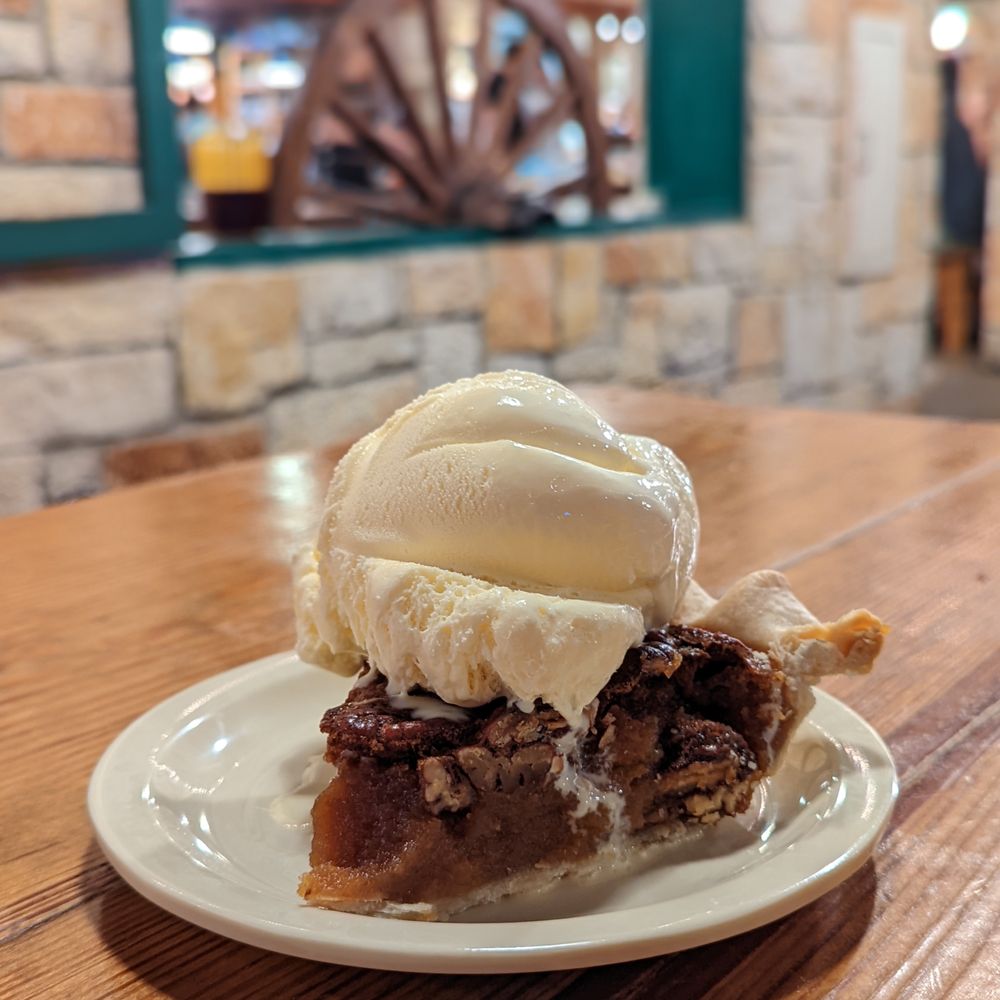 The Salt Lick BBQ - Pecan pie with vanilla ice cream - Barbeque Near Me - Round Rock, Texas