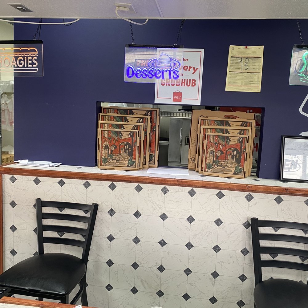 Margherita Pizza - Dining Area - Pizza Near Me - Nashville, Tennessee