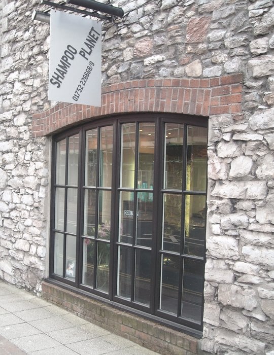 SHAMPOO 5 Barbican Ct, Plymouth, United Kingdom Hair Salons