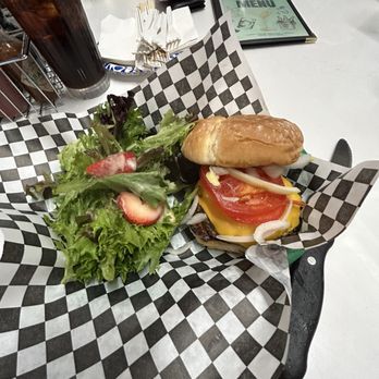E Ohi Restaurant - Cheeseburger - Breakfast & Brunch Near Me - Honolulu, Hawaii