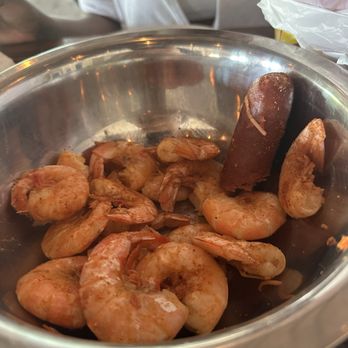 Bungalow Heights - Shrimp boil - Bars Near Me - Houston, Texas