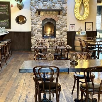 Brasserie Saint James - Dining room - Comfort Food Near Me - Reno, Nevada