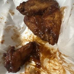 Hurricane Janes - Bbq wings , they have some of THE BEST , wings in liberty. Best prices.