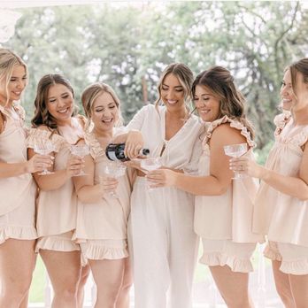 Golden Mobile Spray Tan - Wedding Spray Tan Parties - Tanning Near Me - Calgary, Alberta Golden Mobile Spray Tan - Wedding Spray Tan Parties - Tanning Near Me - Calgary, Alberta