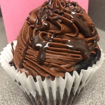 That's The Cake Bakery - Chocolate fudge cupcake - Bakeries Near Me - Arlington, Texas That's The Cake Bakery - Chocolate fudge cupcake - Bakeries Near Me - Arlington, Texas
