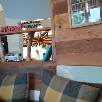 Goofy Cafe & Dine - Cozy seating area - Cafes Near Me - Honolulu, Hawaii Goofy Cafe & Dine - Cozy seating area - Cafes Near Me - Honolulu, Hawaii