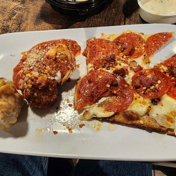 Fazoli’s - Keto friendly sampler plate - Italian Near Me - Norco, California Fazoli’s - Keto friendly sampler plate - Italian Near Me - Norco, California