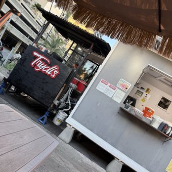 Trydis BBQ - Front of restaurant - Food Trucks Near Me - Honolulu, Hawaii Trydis BBQ - Front of restaurant - Food Trucks Near Me - Honolulu, Hawaii