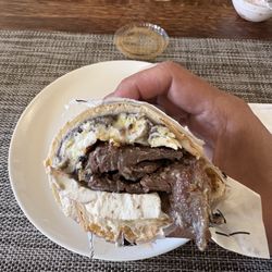 Universal Bakery - Pan con Todo y Carne Asada