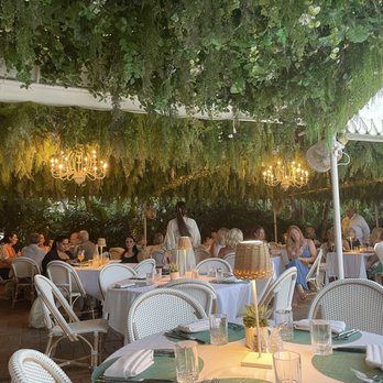 Swifty’s - Outdoor dining - American Near Me - Palm Beach, Florida