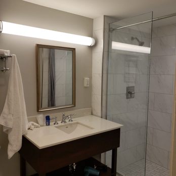 Harvard Club - No ventilation or fan in bathroom... Did they forget this feature during renovation? - Venues & Event Spaces Near Me - Boston, Massachusetts