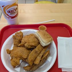 Indi's Fast Food at 3rd Street - 3pc w/wedges & drink (no refills)