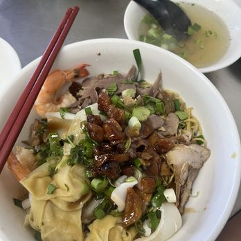 My Vi Mi Gia - Mi Dac Biet Kho + Hoanh Thanh - Vietnamese Near Me - Garden Grove, California
