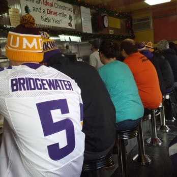 Ideal Diner - Very busy with long wait before the Vikings game - Diners Near Me - Minneapolis, Minnesota Ideal Diner - Very busy with long wait before the Vikings game - Diners Near Me - Minneapolis, Minnesota