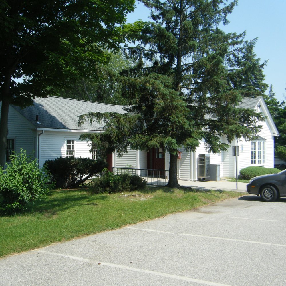 Cranston Public Library - Oak Lawn Branch - Great old building - Libraries Near Me - Cranston, Rhode Island