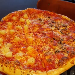 Mark's Pies & Thighs - Pizza is amazing!