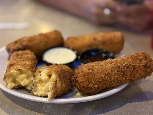 Pluckers Wing Bar by null