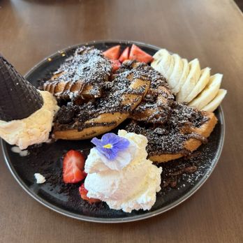 8th Haus Cafe - Nutella ores waffle - Breakfast & Brunch Near Me - Anaheim, California