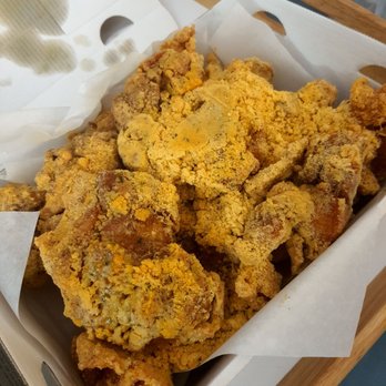 bb.q Chicken&Pub - Boneless large cheeseling chicken. Powdered cheese is such a great flavor. - Korean Near Me - Toronto, Ontario bb.q Chicken&Pub - Boneless large cheeseling chicken. Powdered cheese is such a great flavor. - Korean Near Me - Toronto, Ontario