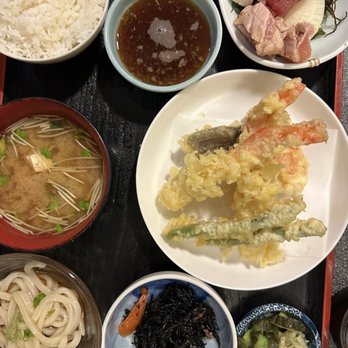 Yohei Sushi Restaurant - Sushi Bars Near Me - Honolulu, Hawaii