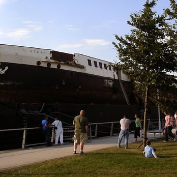 SS Nomadic - Nomadic on barge at Queen's Quay, July 2006 - Landmarks & Historical Buildings Near Me - Belfast, BFS