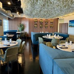 Gallery 41 Water’s Edge Grill - Dining room decor