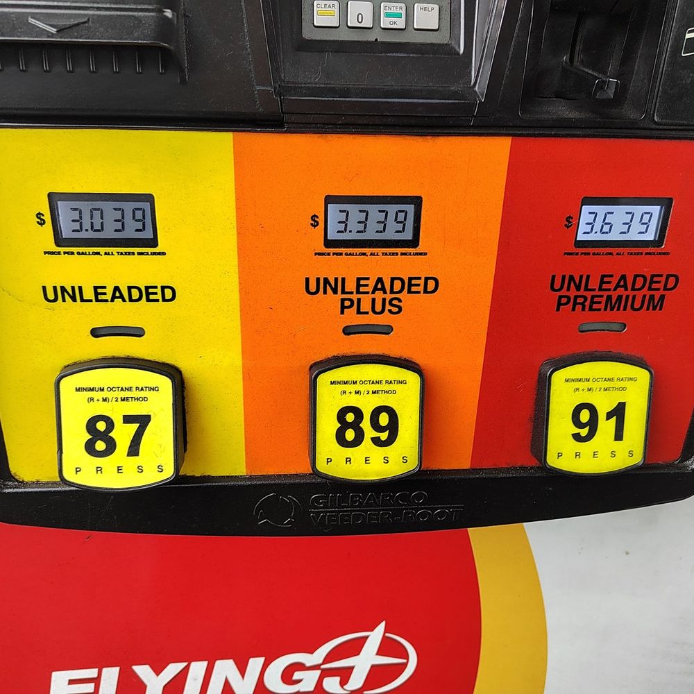 Flying J Travel Center - Gas Station - Convenience Stores Near Me - Kingman, Arizona